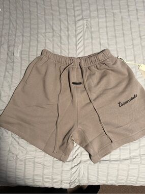🔥 FEAR OF GOD ESSENTIALS TRAINING CLASSIC SWEAT SHORTS – FADED SEAL 🔥